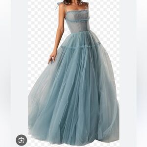 Elegant Blue Tulle Evening Gown